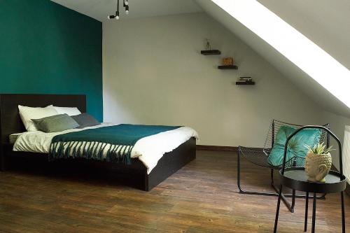 Кровать или кровати в номере Greenhouse Apartments
