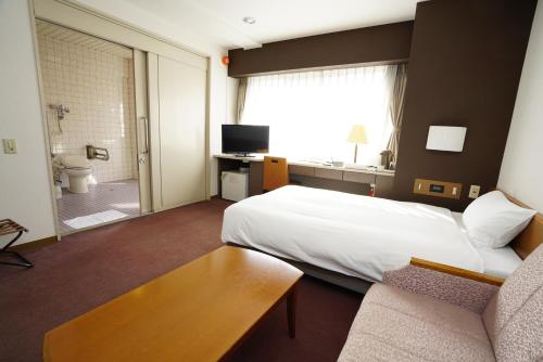 Ένα ή περισσότερα κρεβάτια σε δωμάτιο στο Fukuoka Toei Hotel