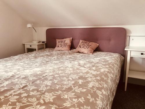 Postel nebo postele na pokoji v ubytování Family apartment 100m from the beach