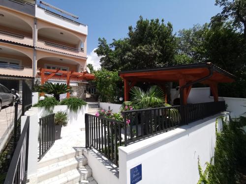 BRUNO Apartment with 4 bedrooms near beach