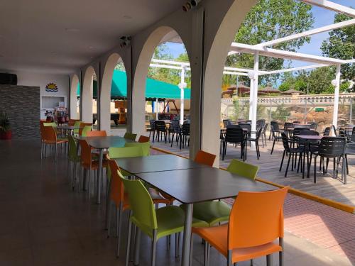 an empty restaurant with tables and chairs and tables and chairs at Camping Bungalows Sol D´Or in Peniscola