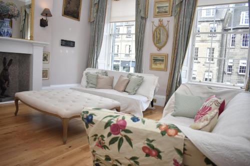 Svetainės erdvė apgyvendinimo įstaigoje Frederick Street - stylish apartment in the heart of New Town!