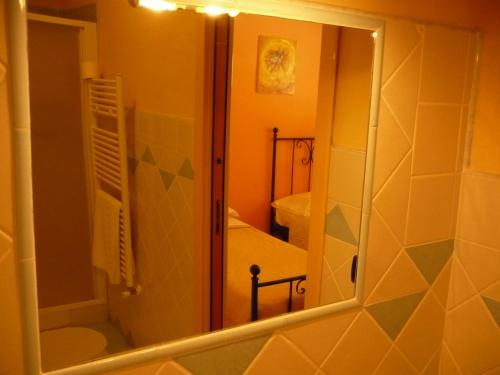 a bathroom with a mirror and a sink and a toilet at Agriturismo Villa Vea in Bellosguardo