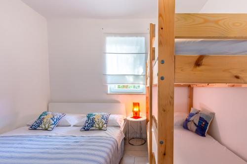 Postel nebo postele na pokoji v ubytování Apartments Selce