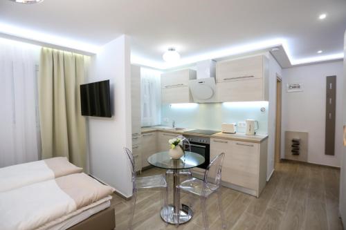 Laura Lifestyle and White Tower