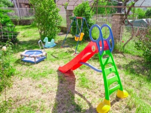 Ο χώρος παιχνιδιού για παιδιά στο Apartment Sunny Terrace