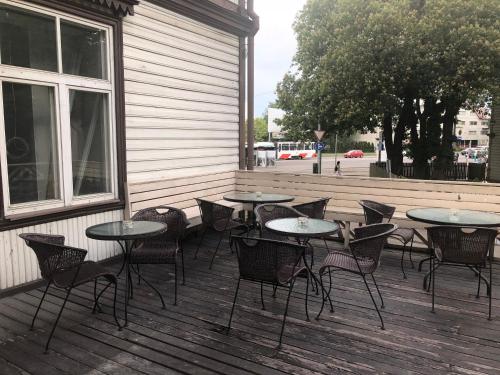 Un restaurante o sitio para comer en Villa Kadriorg Hostel