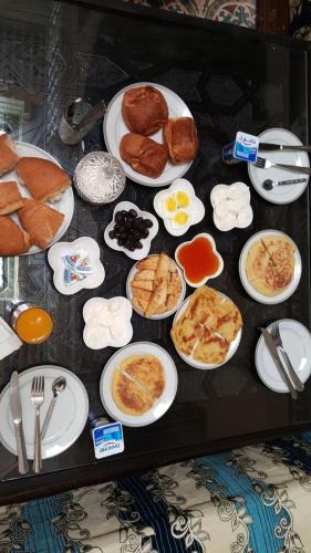 Makanan di atau berdekatan riad ini