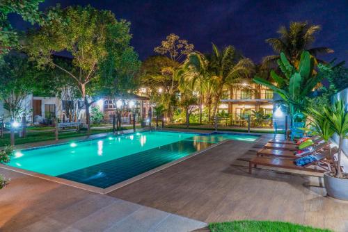 a swimming pool in a resort at night at Pousada Girassol in Bonito