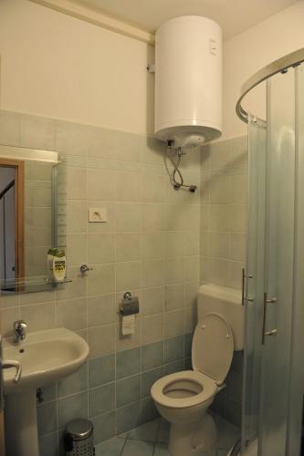 Un baño de Apartmaji Kumar