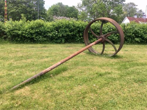 a large metal object sitting in the grass at Pensionat Kanalvillan in Väddö
