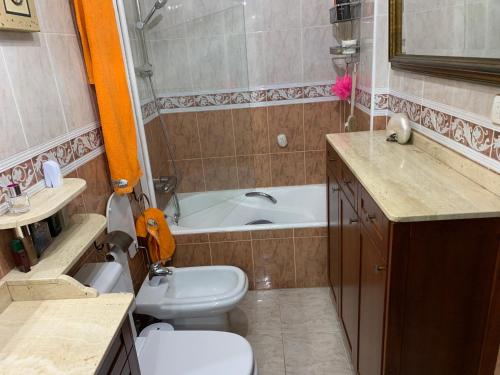 Amezola 1- Habitación con baño incorporado en casa compartida