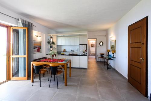Η κουζίνα ή μικρή κουζίνα στο Finisia House