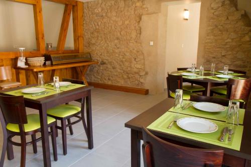 Ruang duduk di La Griffe à Foin au Restaurant raisin D'or