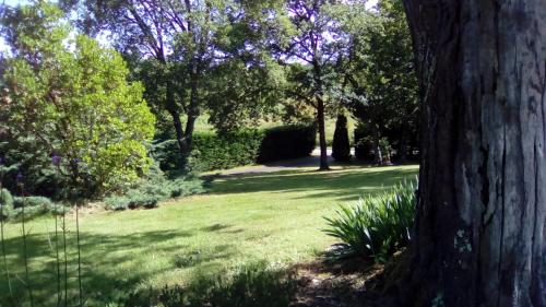 Taman di luar Les Barrerres