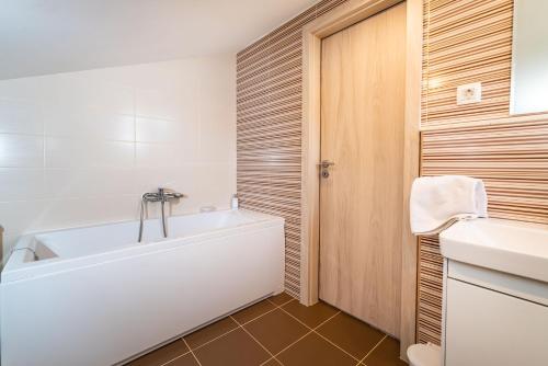 Salle de bains dans l'établissement Apartman Dunatov