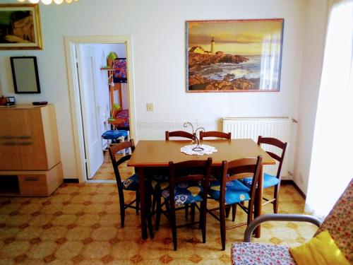 a dining room with a table and chairs at Casa La Quiete in Orco Feglino