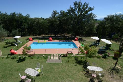 Bazén v ubytování Agriturismi Farina nebo v jeho okolí
