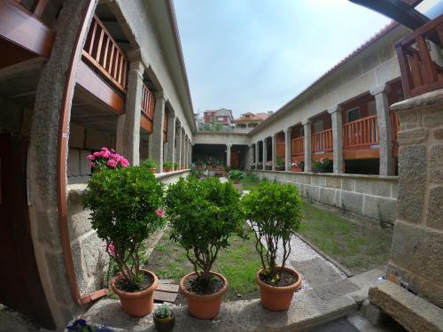 Taman di luar Casa Xestadelo