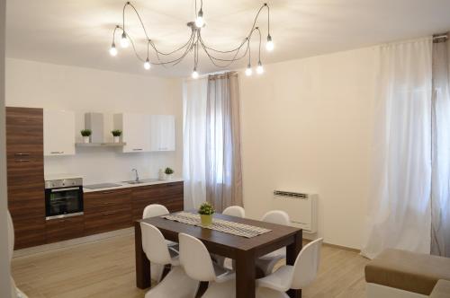 a kitchen and dining room with a table and chairs at Reggia del sole in San Benedetto del Tronto