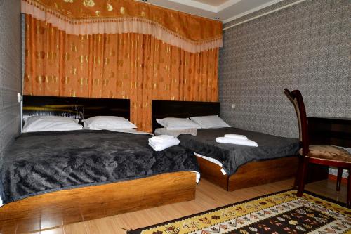מיטה או מיטות בחדר ב-Astoria B&B