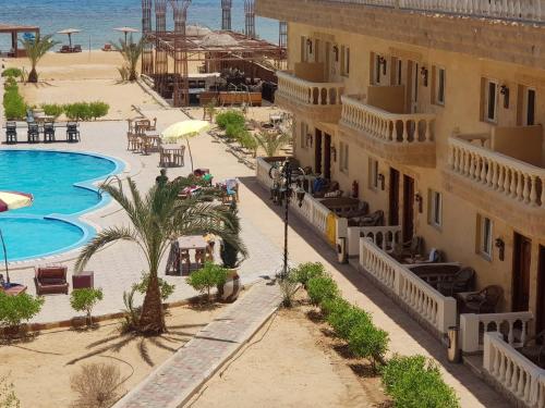 Vista de la piscina de Ciao Hotel o d'una piscina que hi ha a prop