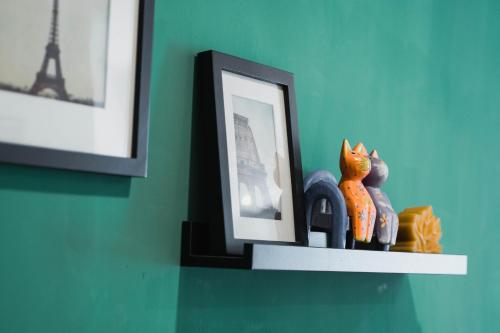 a shelf with a picture and a picture of the eiffel tower at Lai Jia I 鄰近花園夜市 in Tainan