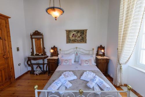 Hydra’s Pearl – Gold Pearl, Luxury Mansion, No Steps, 120m from the port