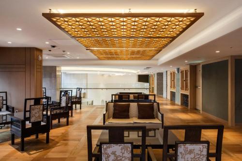 Shin Shin Hotel Jeju Airport tesisinde bir restoran veya yemek mekanı