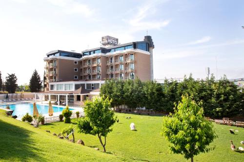 Πισίνα στο ή κοντά στο Premier Vista Hotel