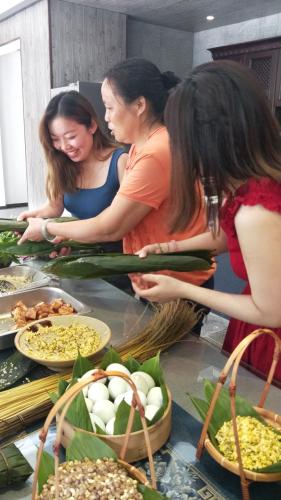 ホテルの敷地内または近くでの食事または食べ物