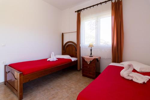 Postel nebo postele na pokoji v ubytování Stratos Palace