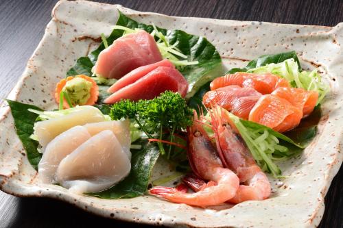 a plate of food with shrimp and vegetables on a table at Akari no Yado Okabe in Shibukawa