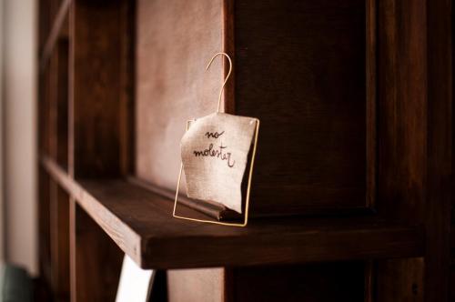 a small piece of paper on a wooden shelf at Casa Boumort in Sant Marti de Canals