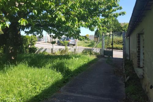 Vrt u objektu Maison de campagne à 1h20 de PARIS