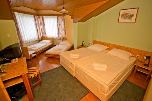 Llit o llits en una habitació de Motel Kod Bakija