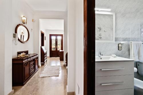 Ένα μπάνιο στο Casa Marcos