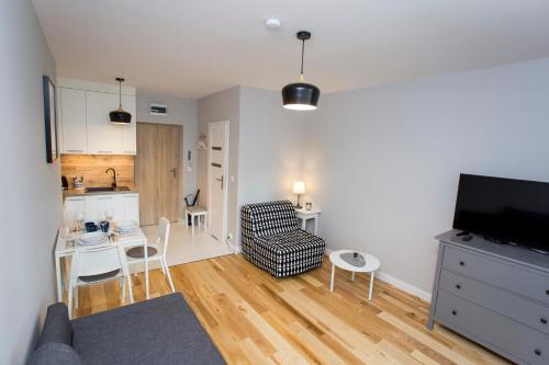 Televisyen dan/atau pusat hiburan di CR Uroczy Apartament w Centrum Nowy Świat 18