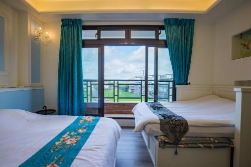 Una cama o camas en una habitación de Yanduo Homestayuu嫣朵親子包棟