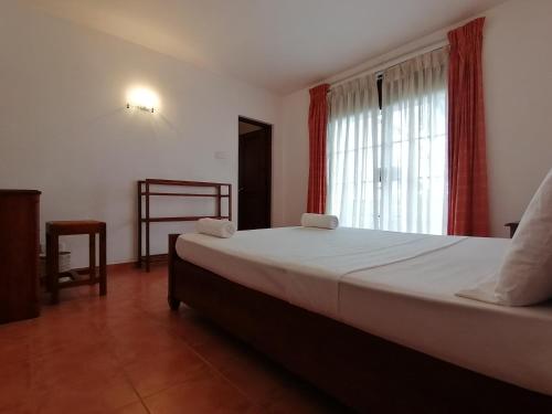 Ein Bett oder Betten in einem Zimmer der Unterkunft Kandy Highland Unique Hotel