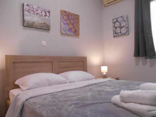 Koukaki-comfy with a balcony apt.