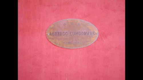 a red paper with a sticker on top of it at Albergo Lungomare in Bonassola