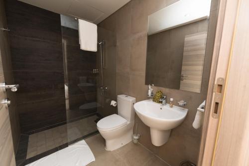 Koupelna v ubytování Roots Hotel Apartments Abidjan