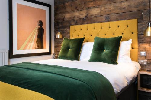 A bed or beds in a room at The Green Dragon Inn 