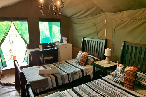 Postel nebo postele na pokoji v ubytování Shala Mushe Tented Camp & Camp