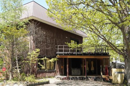 a house with a metal roof at ARtINn 極寒藝術伝染装置 in Teshikaga