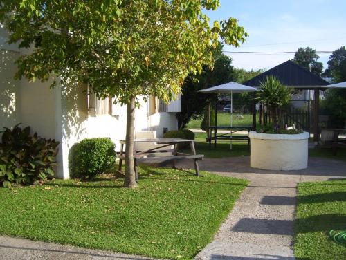 Taman di luar Altos de Unzué