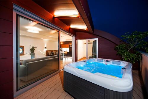 Fotografie z fotogalerie ubytování The Q Superior - a penthouse with jacuzzi and sauna v Rovinji