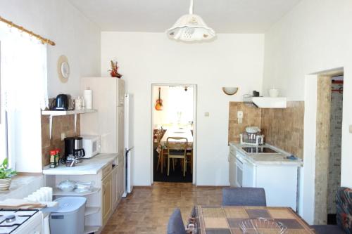 A kitchen or kitchenette at chalupa