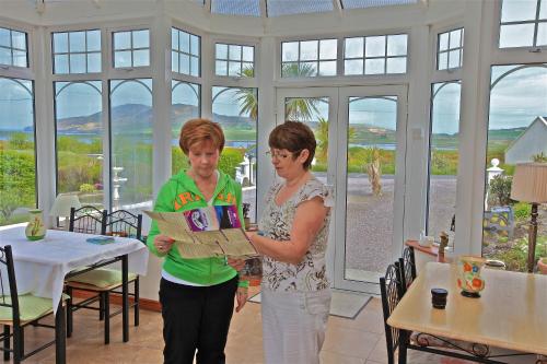 Hóspedes ficando em Sea Breeze Bed and Breakfast